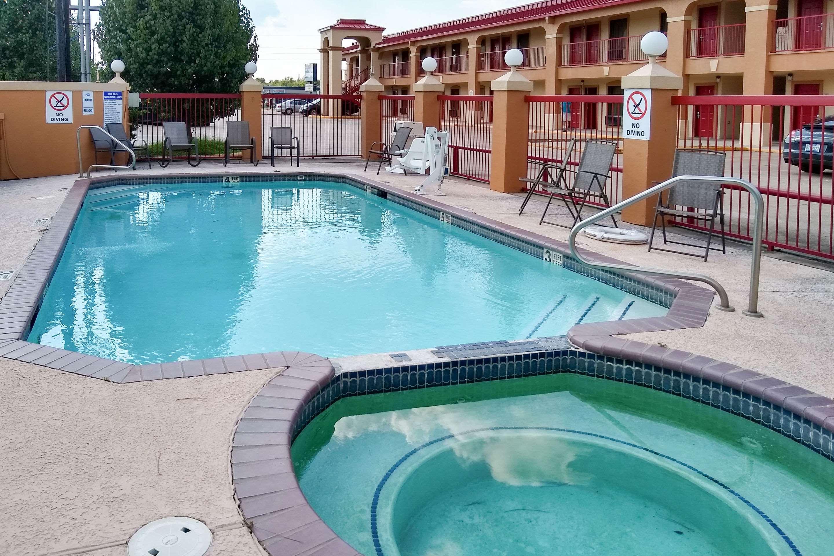 Econo Inn&suites West – Energy Corridor Hotel 2*