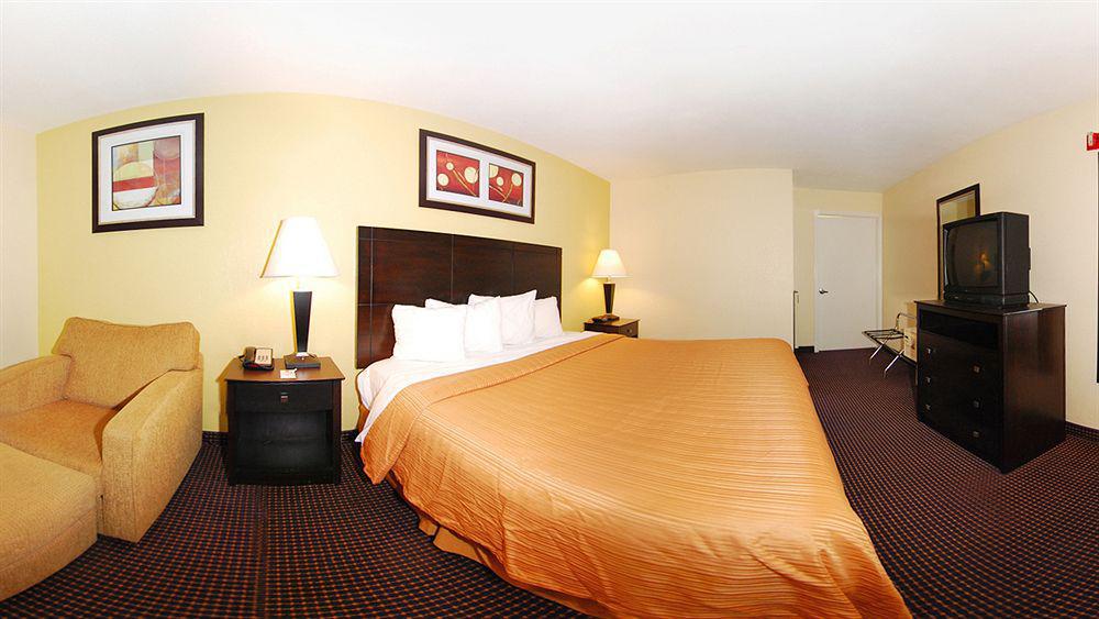 Econo Inn&suites West – Energy Corridor 2*
