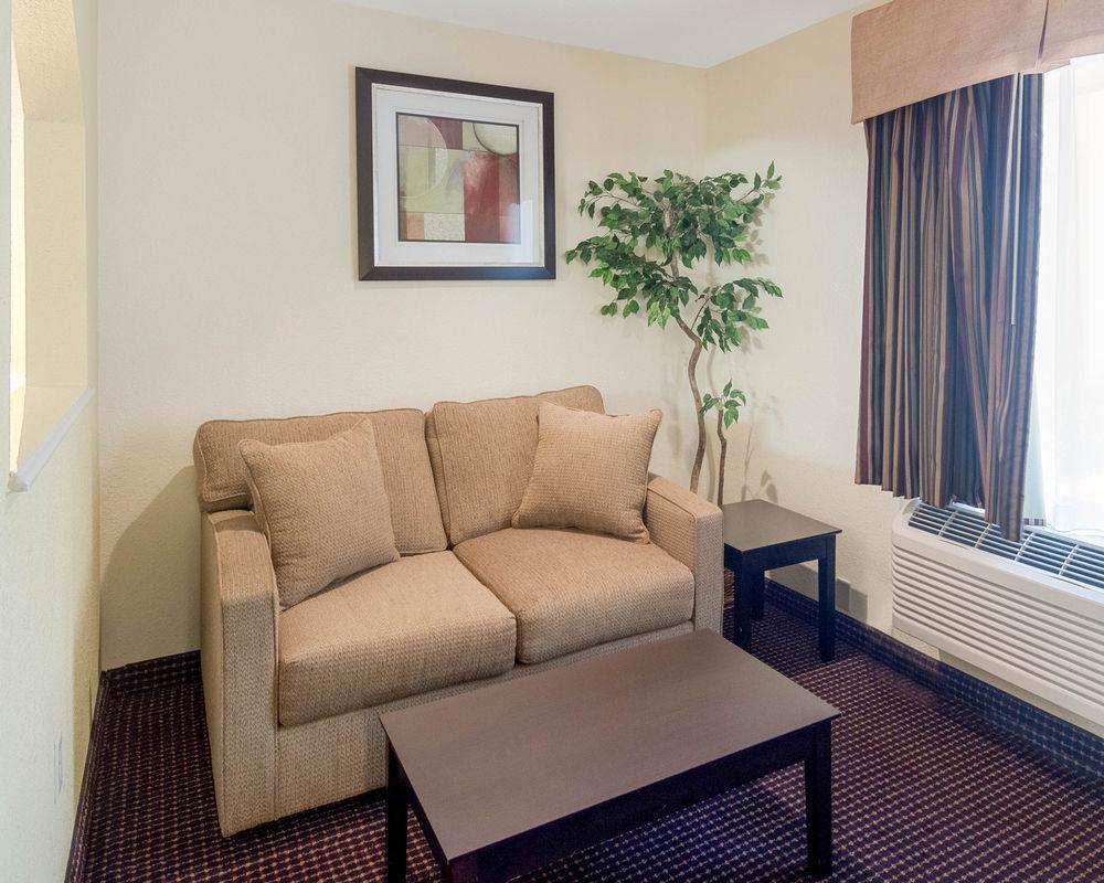 Hotel Econo & West - Energy Corridor 2*