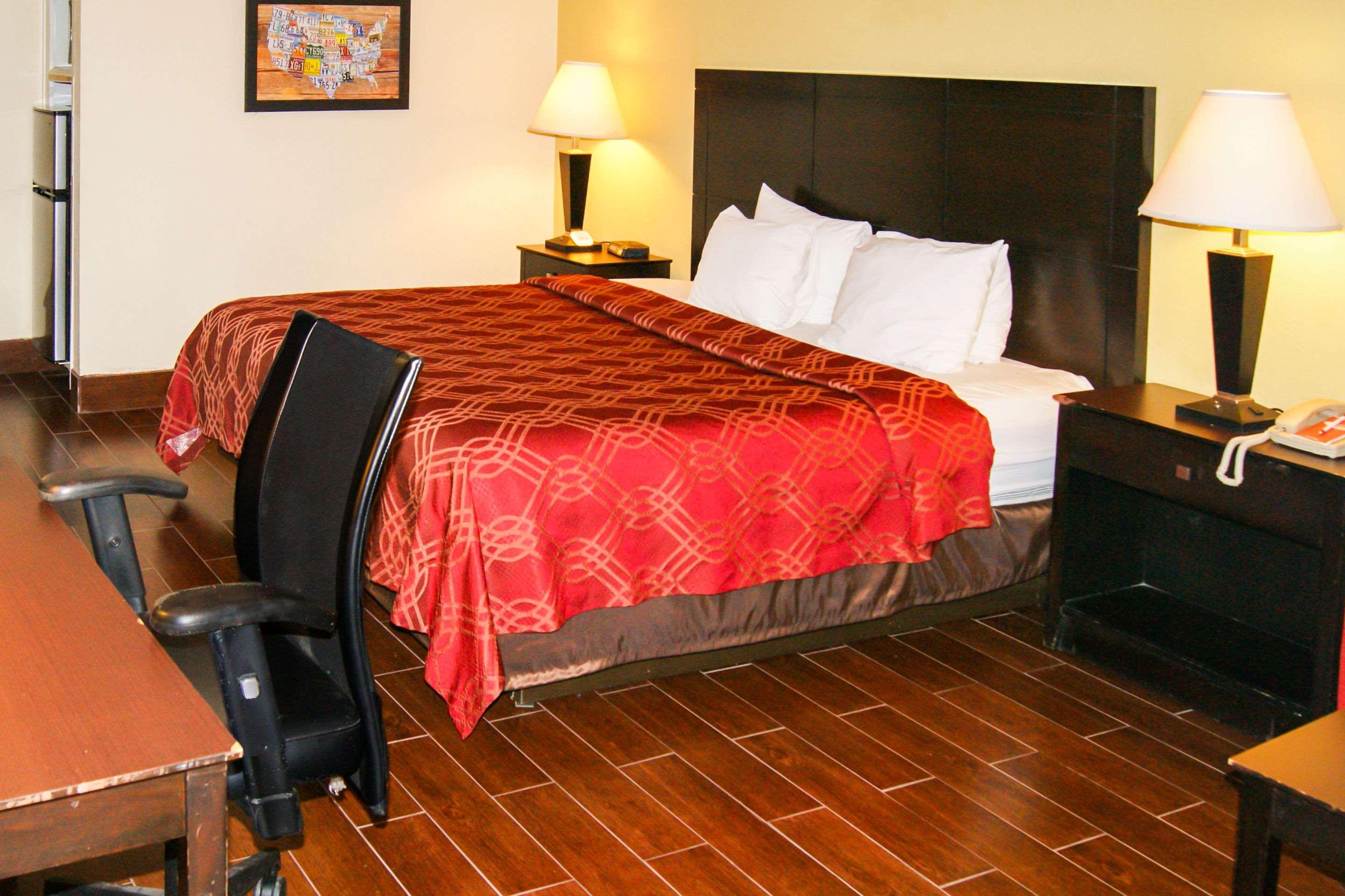 Hotel Econo & West - Energy Corridor